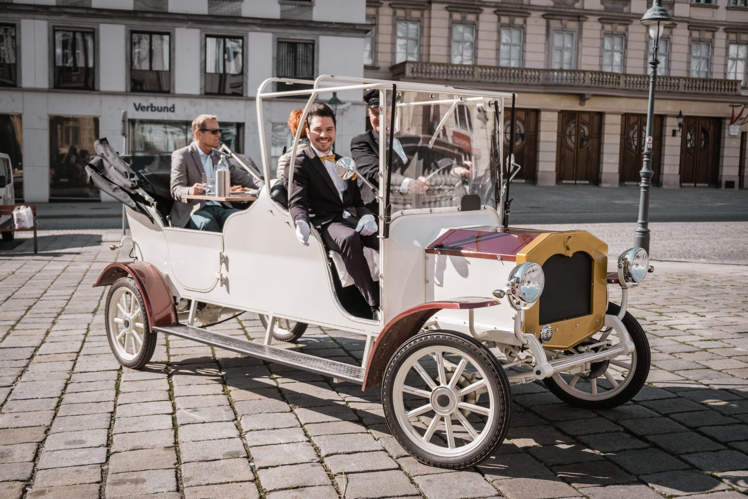 City tour through Vienna in an electric classic car
