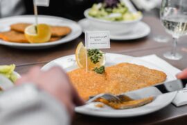 Veganes Schnitzel im Elektro Oldtimer